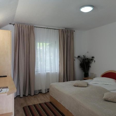 Hotel Motorom Zărneşti Esterno foto