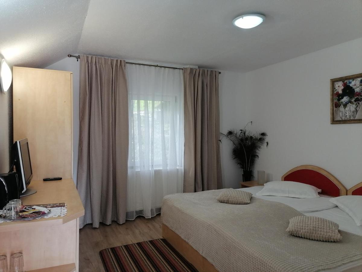 Hotel Motorom Zărneşti Esterno foto